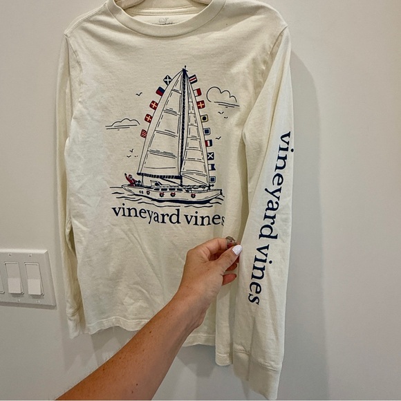 Vineyard Vines Off-White Graphic Tee - Picture 2 of 8